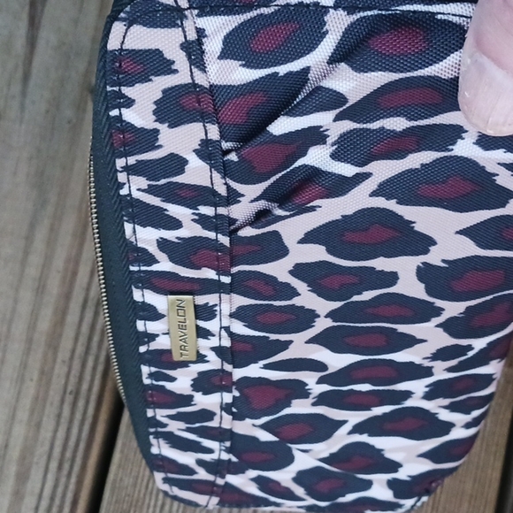 Travelon deluxe animal print wristlet - Picture 2 of 10